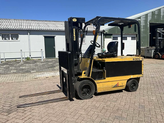 Deawoo b30s-2 vorkheftruck - afbeelding 1 van  17