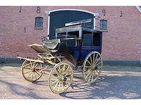 Debonlier bordeaux omnibus koets - afbeelding 1 van  18