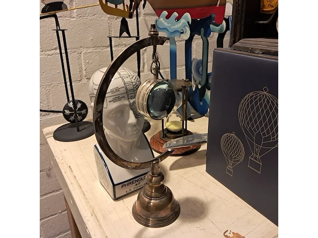 Decoratie op/inclusief mobiele magazijntafel authentic models - afbeelding 2 van  14