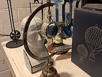 Decoratie op/inclusief mobiele magazijntafel authentic models - afbeelding 2 van  14