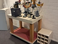 Decoratie op/inclusief mobiele magazijntafel authentic models - afbeelding 7 van  14