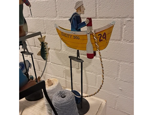 Decoratie op/inclusief mobiele magazijntafel authentic models - afbeelding 8 van  14