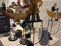 Decoratie op/inclusief mobiele magazijntafel authentic models - afbeelding 12 van  14