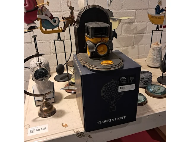 Decoratie op/inclusief mobiele magazijntafel authentic models - afbeelding 14 van  14