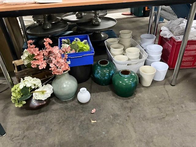 Decoratie vazen met kunstbloemen - afbeelding 1 van  9
