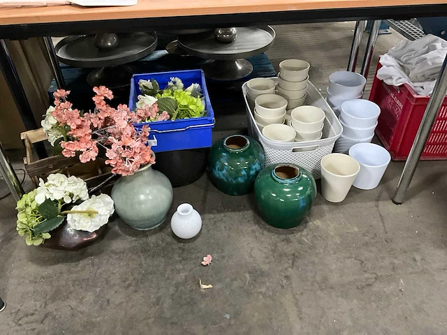 Decoratie vazen met kunstbloemen - afbeelding 2 van  9