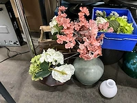 Decoratie vazen met kunstbloemen - afbeelding 3 van  9