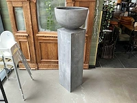 Decoratie zuil met vaas - afbeelding 1 van  3