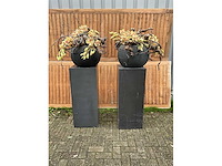 Decoratiebloempot op loden zuil (2x) - afbeelding 2 van  6