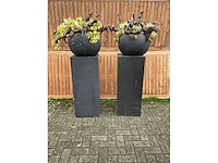 Decoratiebloempot op loden zuil (2x) - afbeelding 2 van  6