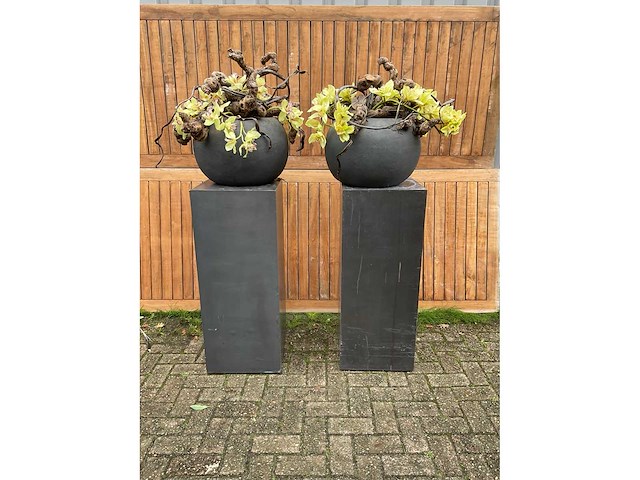 Decoratiebloempot op loden zuil (2x) - afbeelding 2 van  6