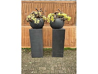 Decoratiebloempot op loden zuil (2x) - afbeelding 2 van  6