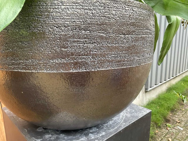Decoratiebloempot op loden zuil (2x) - afbeelding 3 van  5