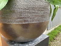 Decoratiebloempot op loden zuil (2x) - afbeelding 3 van  5