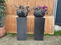 Decoratiebloempot op loden zuil (2x) - afbeelding 1 van  7