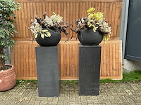Decoratiebloempot op loden zuil (2x) - afbeelding 1 van  7
