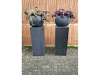 Decoratiebloempot op loden zuil (2x) - afbeelding 2 van  8