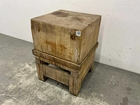 Decoratief antiek hakblok - afbeelding 1 van  4