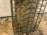 Decoratiemateriaal wijnfles in kooi - afbeelding 3 van  6