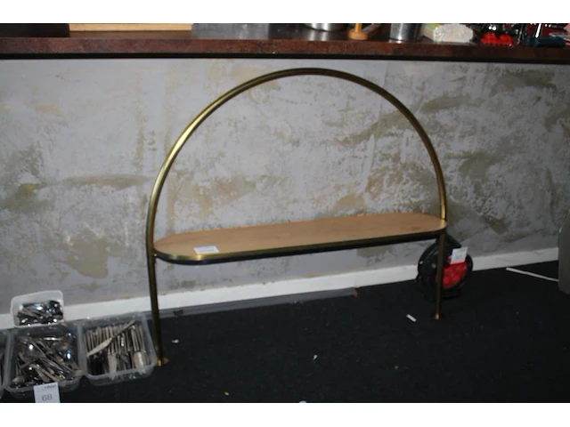 Decoratieve boog met plank. breedte 114 cm. - afbeelding 1 van  2