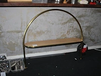 Decoratieve boog met plank. breedte 114 cm. - afbeelding 1 van  2