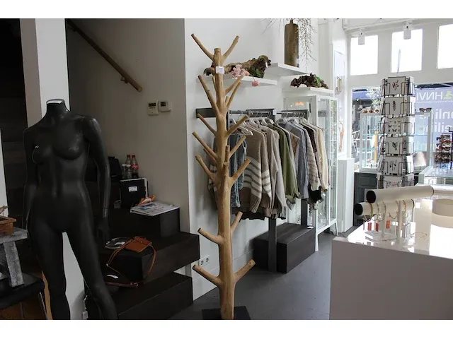 Decoratieve boom. hoogte 210 cm. - afbeelding 1 van  2