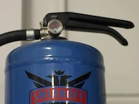 Decoratieve brandblusser "smirnoff ice" - afbeelding 4 van  4