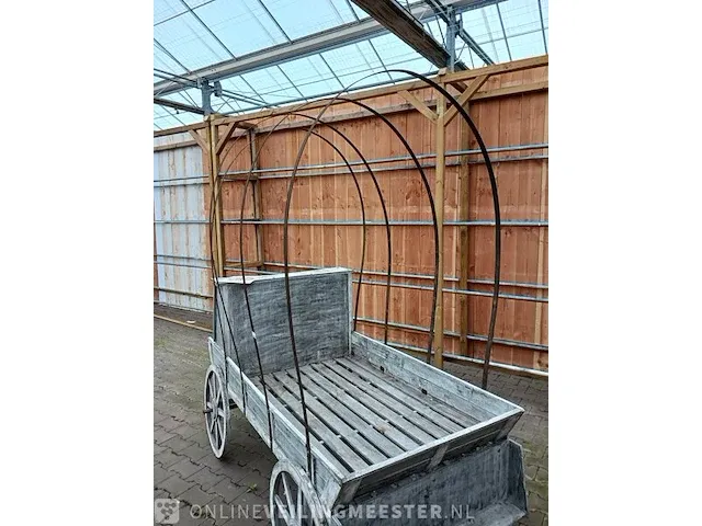 Decoratieve houten koets - afbeelding 2 van  10