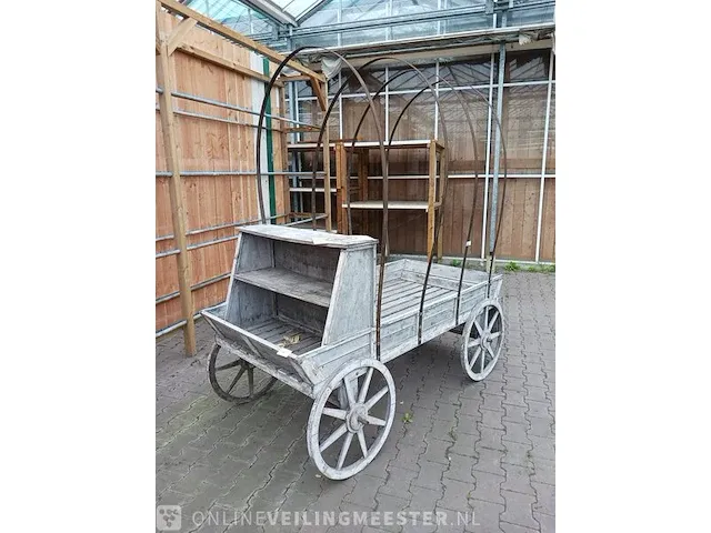 Decoratieve houten koets - afbeelding 1 van  10