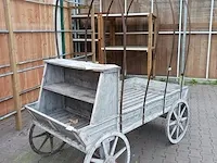 Decoratieve houten koets
