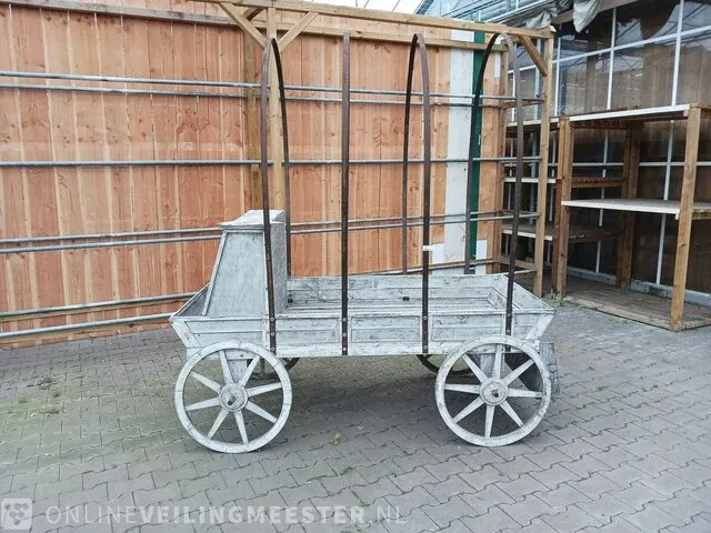 Decoratieve houten koets - afbeelding 3 van  10