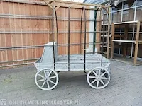 Decoratieve houten koets - afbeelding 3 van  10