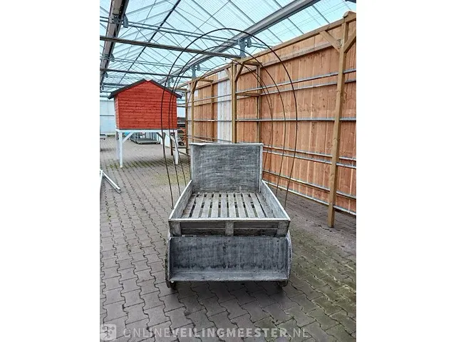 Decoratieve houten koets - afbeelding 4 van  10