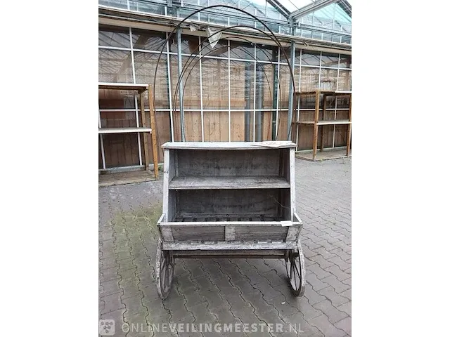 Decoratieve houten koets - afbeelding 6 van  10