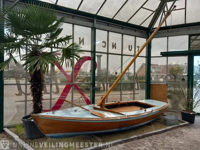 Decoratieve houten zeilboot - afbeelding 1 van  12
