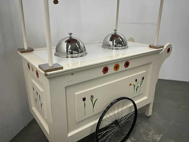 Decoratieve ijswagen - afbeelding 5 van  10