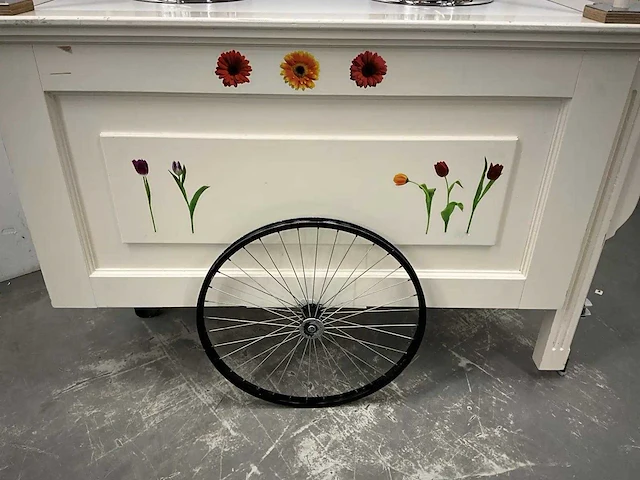Decoratieve ijswagen - afbeelding 10 van  10