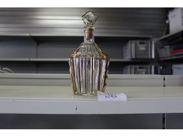Decoratieve karaf in retro uitvoering - afbeelding 1 van  2