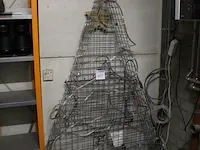 Decoratieve metalen kerstboom. afmeting 110x25 cm. hoogte 180cm - afbeelding 2 van  2