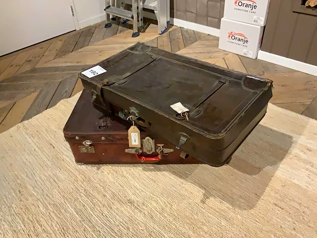 Decoratieve oude koffer (2x) - afbeelding 1 van  6