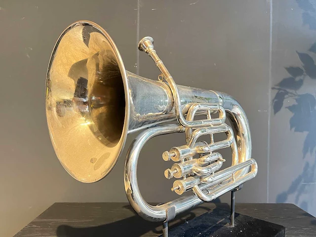 Decoratieve tenortuba met standaard - afbeelding 3 van  5