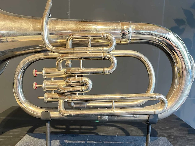 Decoratieve tenortuba met standaard - afbeelding 4 van  5