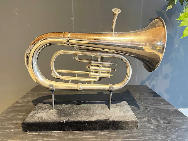 Decoratieve tenortuba met standaard - afbeelding 5 van  5