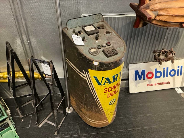 Decoratieve varta acculader - afbeelding 1 van  7
