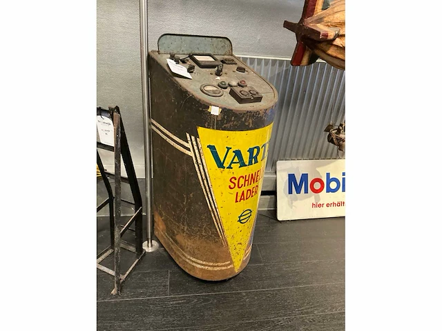 Decoratieve varta acculader - afbeelding 2 van  7
