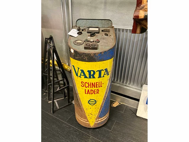 Decoratieve varta acculader - afbeelding 3 van  7