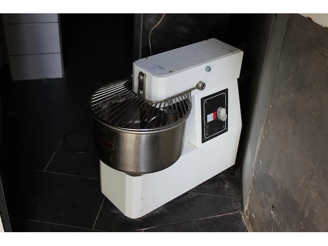 Deegmenger / spiraalkneder ggm gastro ifme 22 met mengkomdiameter 40 cm. - afbeelding 1 van  3