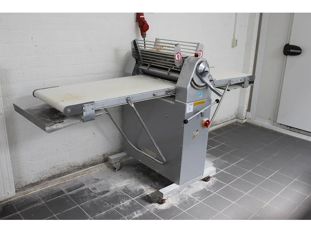 Deeguitrolmachine sinmag europ sm-520f. afmeting 220 x 90 x 130 cm. bouwjaar 2016. - afbeelding 1 van  4