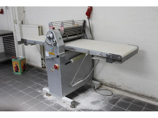 Deeguitrolmachine sinmag europ sm-520f. afmeting 220 x 90 x 130 cm. bouwjaar 2016. - afbeelding 2 van  4