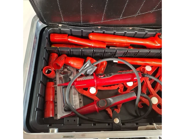 Deels gevulde gereedschapskoffer, parrat - afbeelding 10 van  11